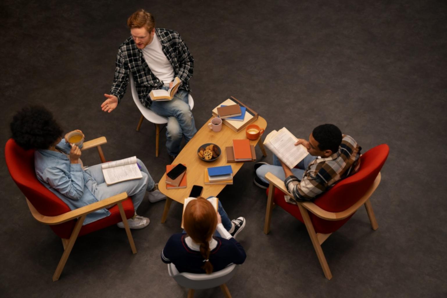 Equipo de vorexloara trabajando colaborativamente en proyectos financieros innovadores